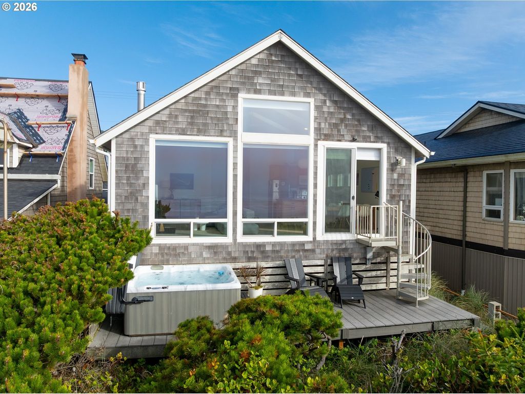 1227 N Pacific Ln, Rockaway Beach