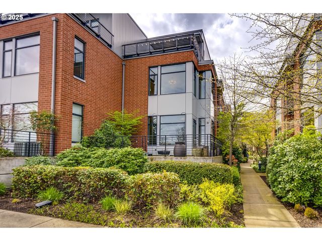 1716 Nw Riverscape St, Portland