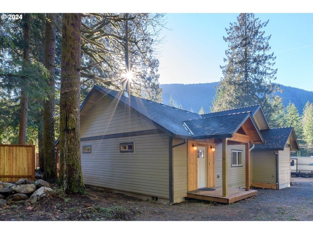 26919 E Chinook Ln, Rhododendron