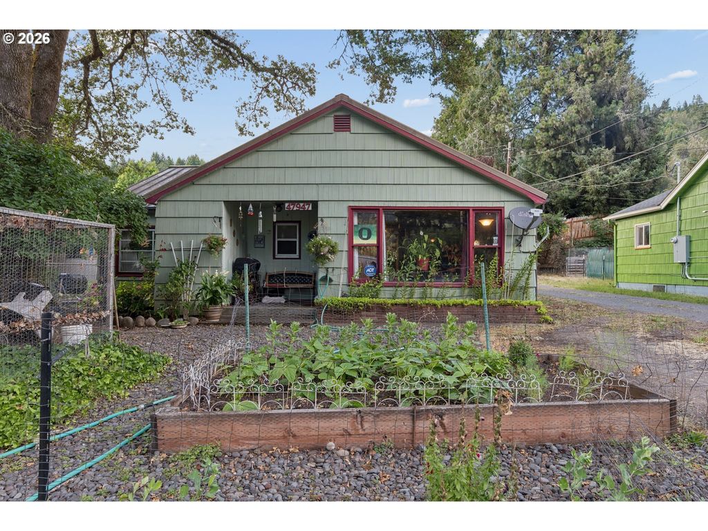 47947 W Commercial St, Oakridge
