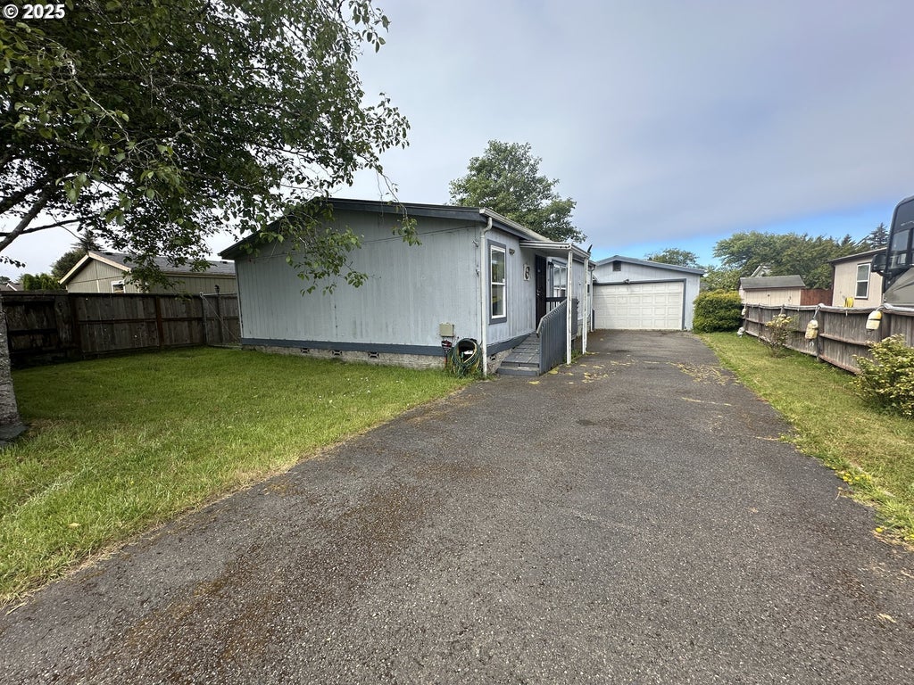 63780 Wallace Rd, Coos Bay
