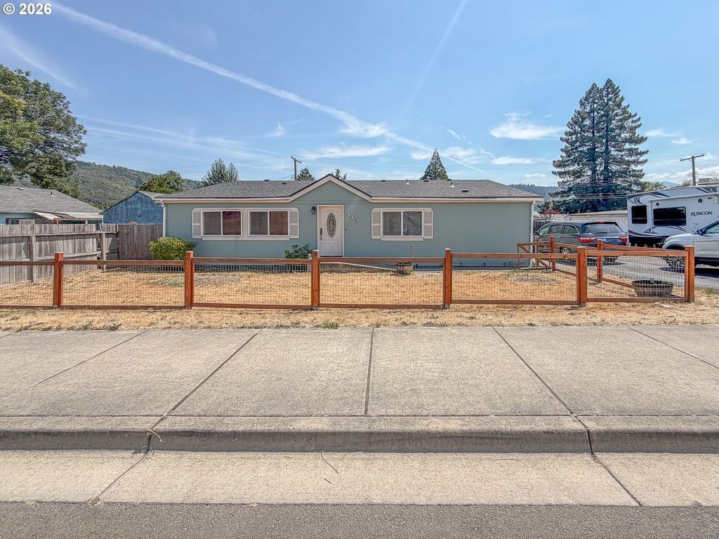 545 E 4th Ave, Riddle