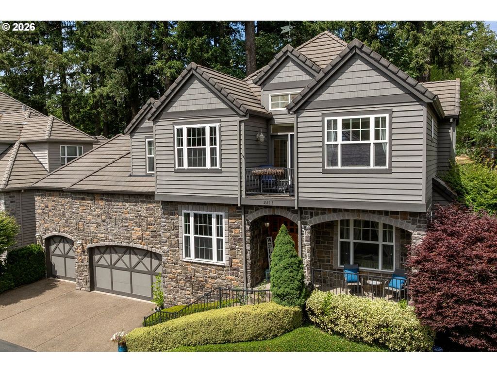 2613 Beacon Hill Dr, West Linn