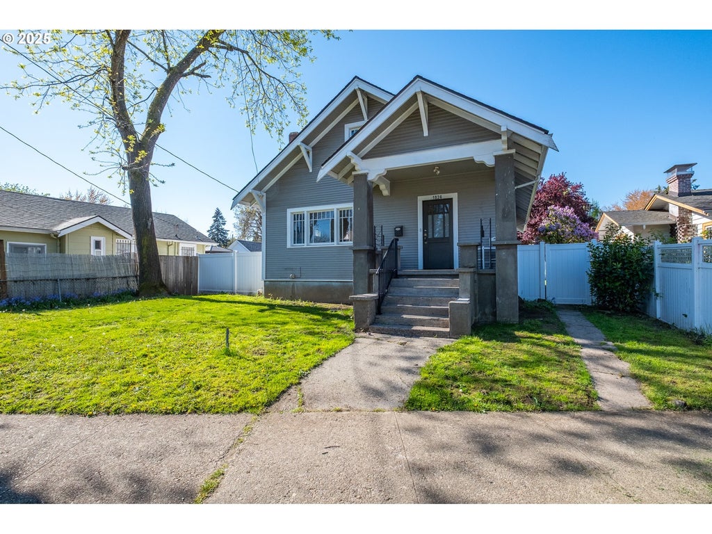 1836 Center St, Salem