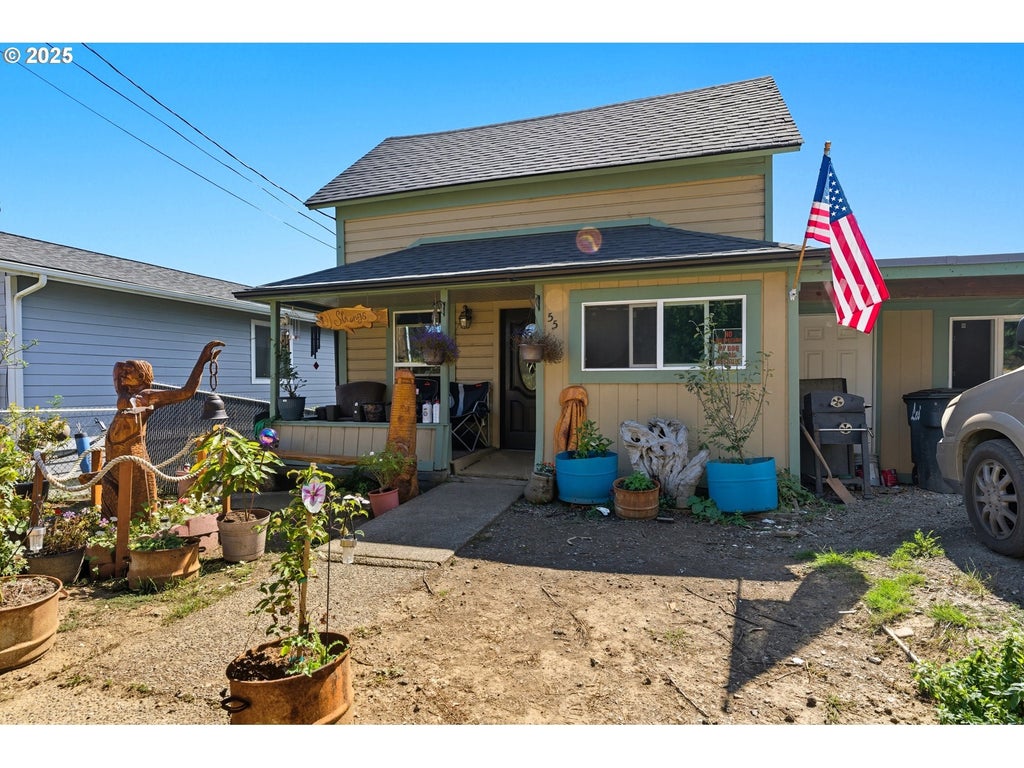 55 W 6th St, Coquille