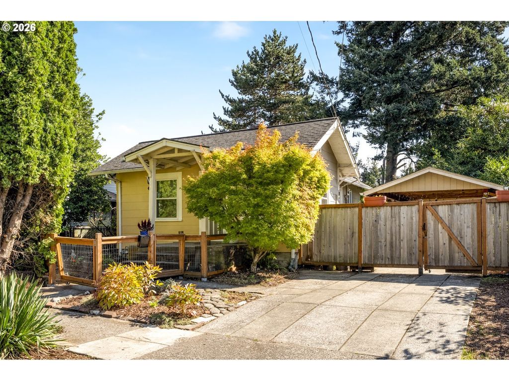 8250 Ne Brazee St, Portland