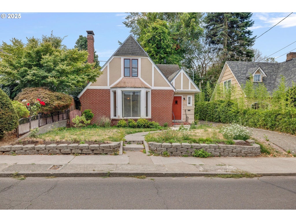 4434 E Burnside St, Portland