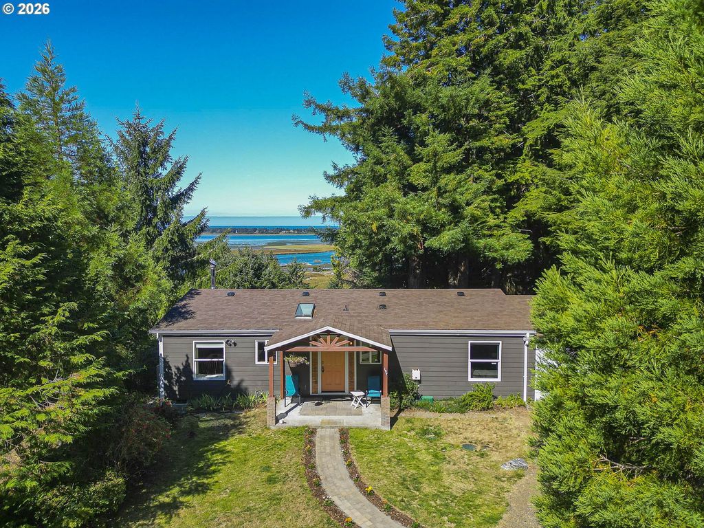 197 S Wells Dr, Lincoln City