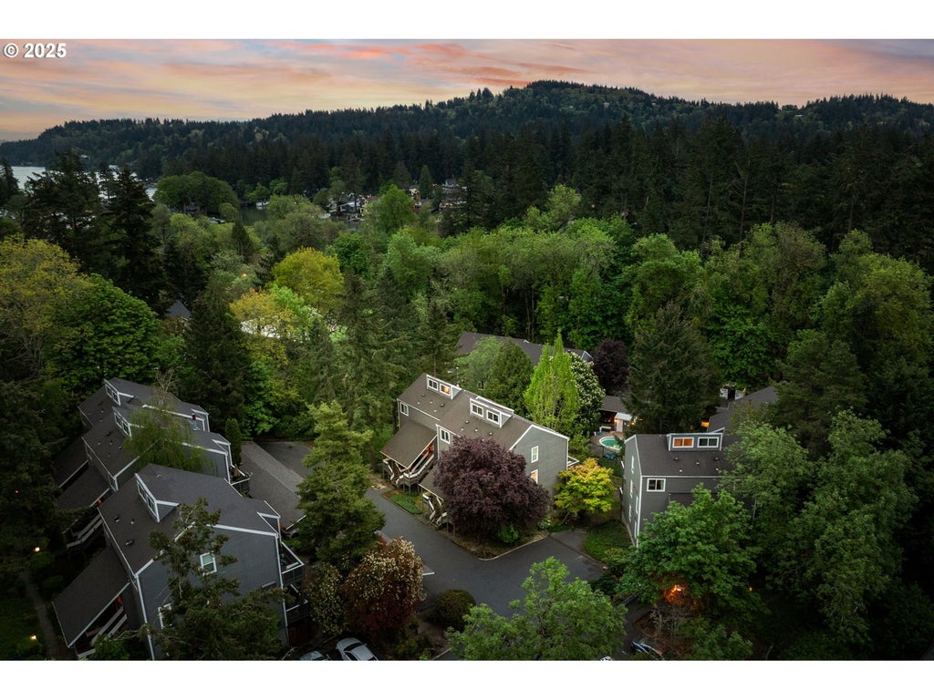 4640 Lower Dr, Lake Oswego