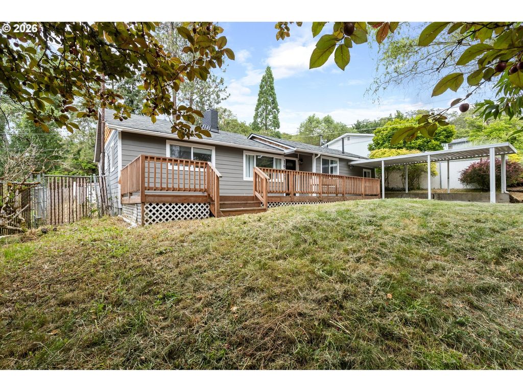 1064 Ne Knoll Ave, Roseburg