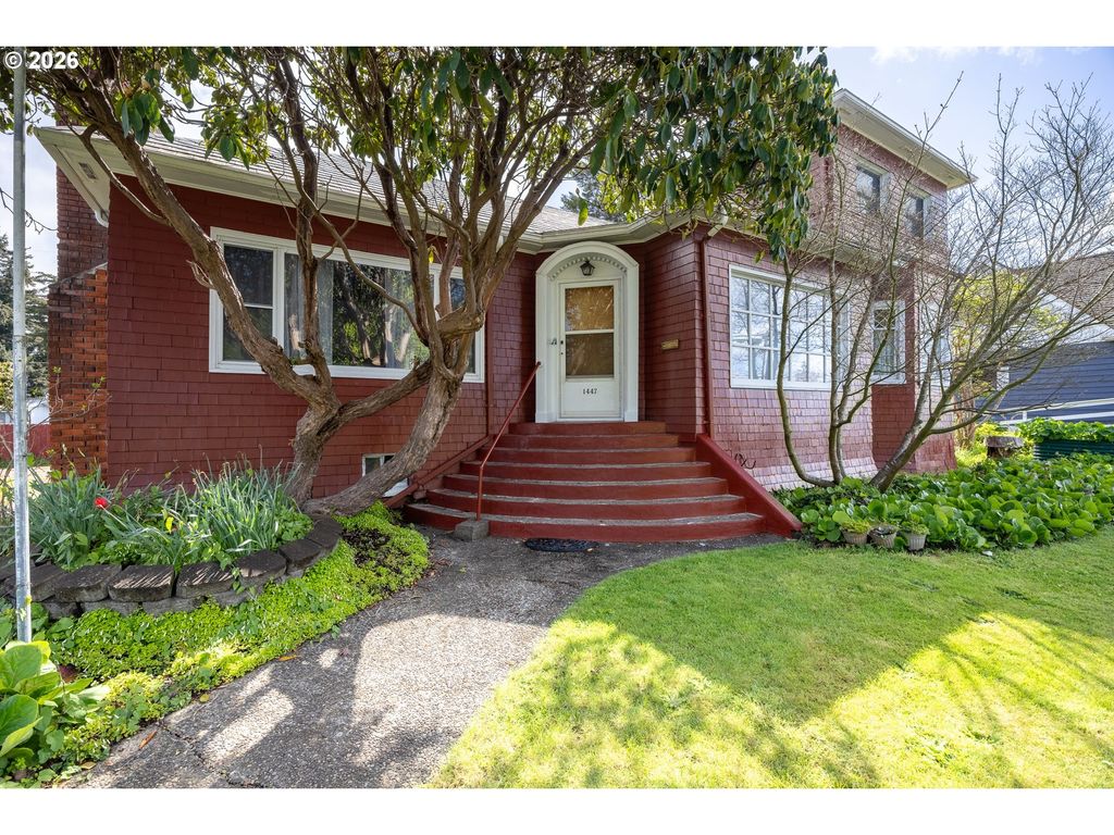 1447 Sherman Ave, North Bend