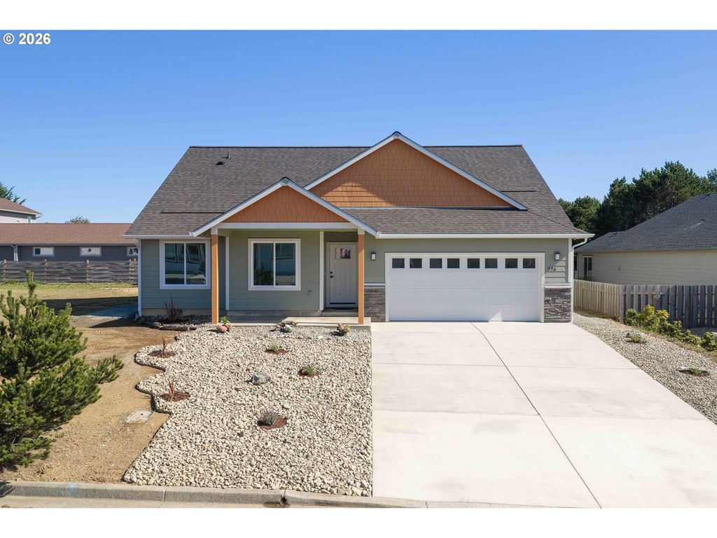 776 Spyglass Dr, Bandon