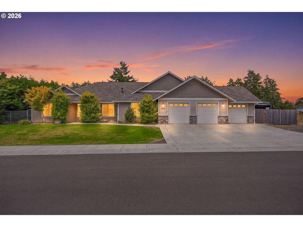 699 N Morrison St, Coos Bay