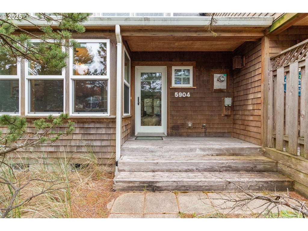 5904 Barefoot Ln, Pacific City