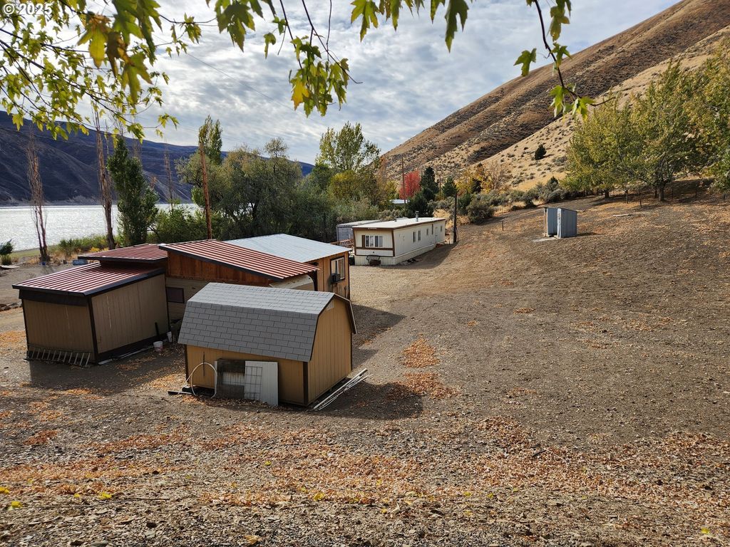 34559 Snake River Rd, Huntington