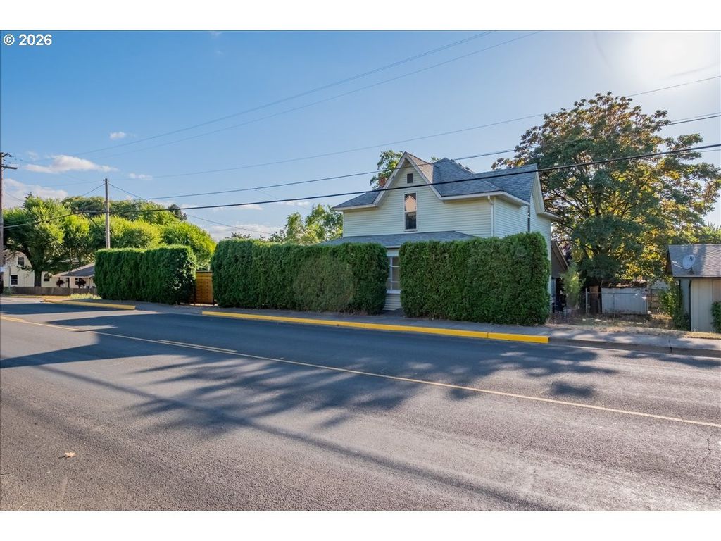 817 N Main St, Brownsville