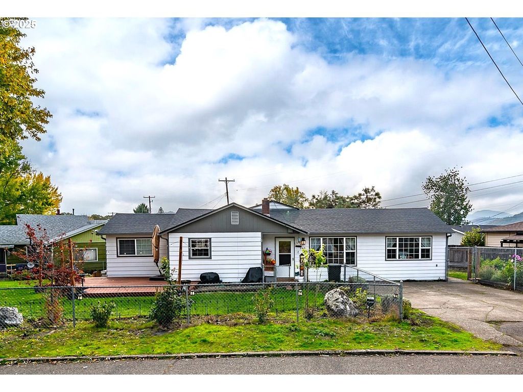 663 Ne Knoll Ave, Roseburg