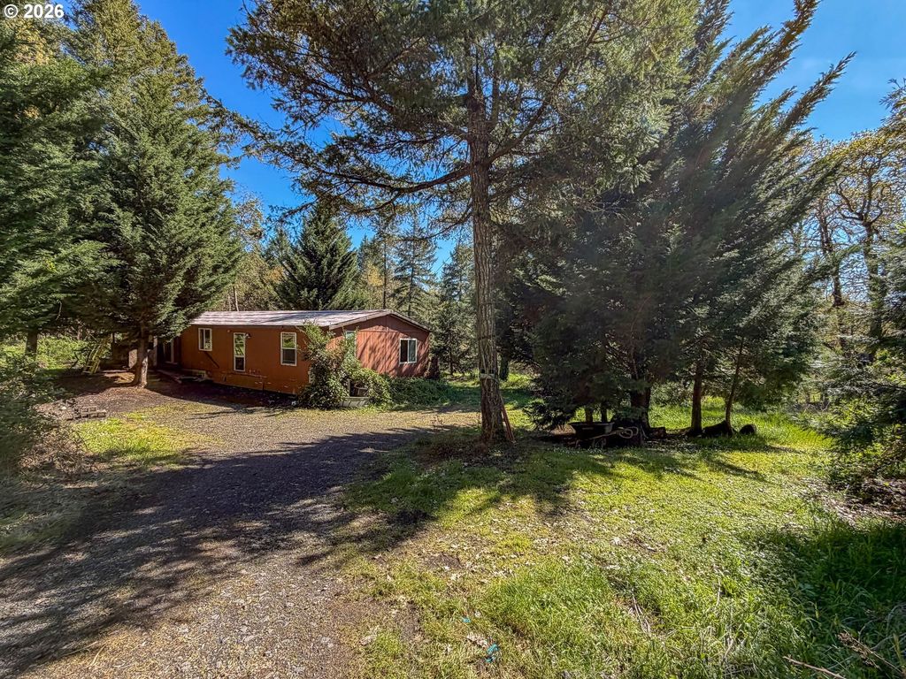 1698 Doerner Rd, Roseburg