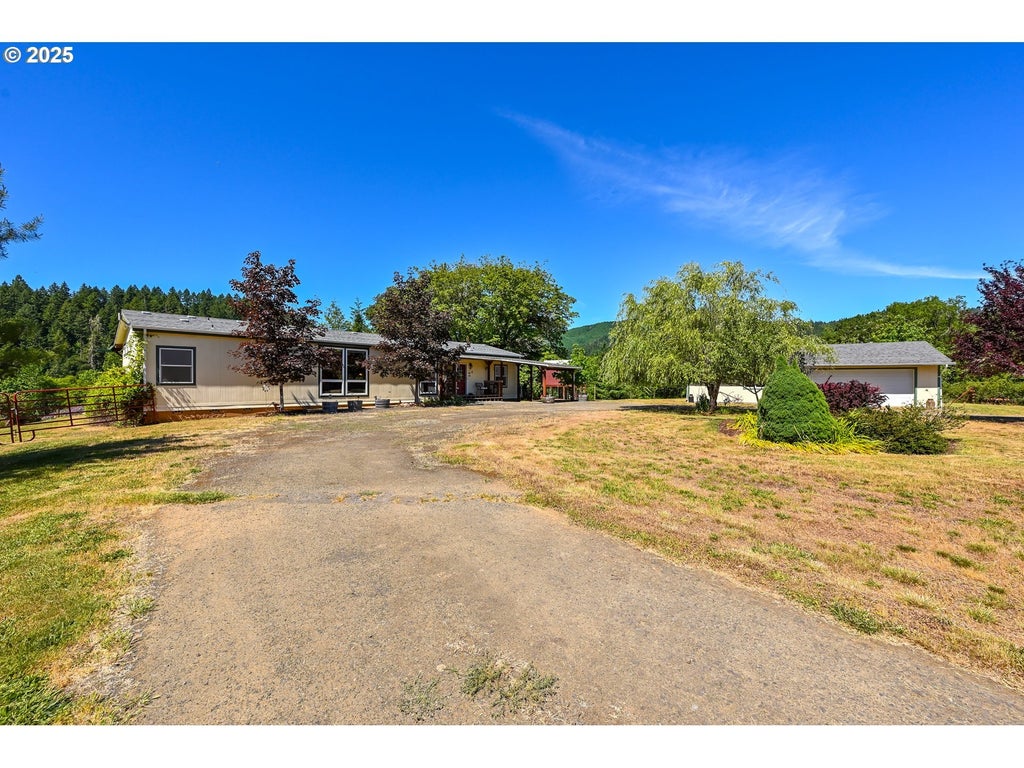 982 Reston Rd, Roseburg