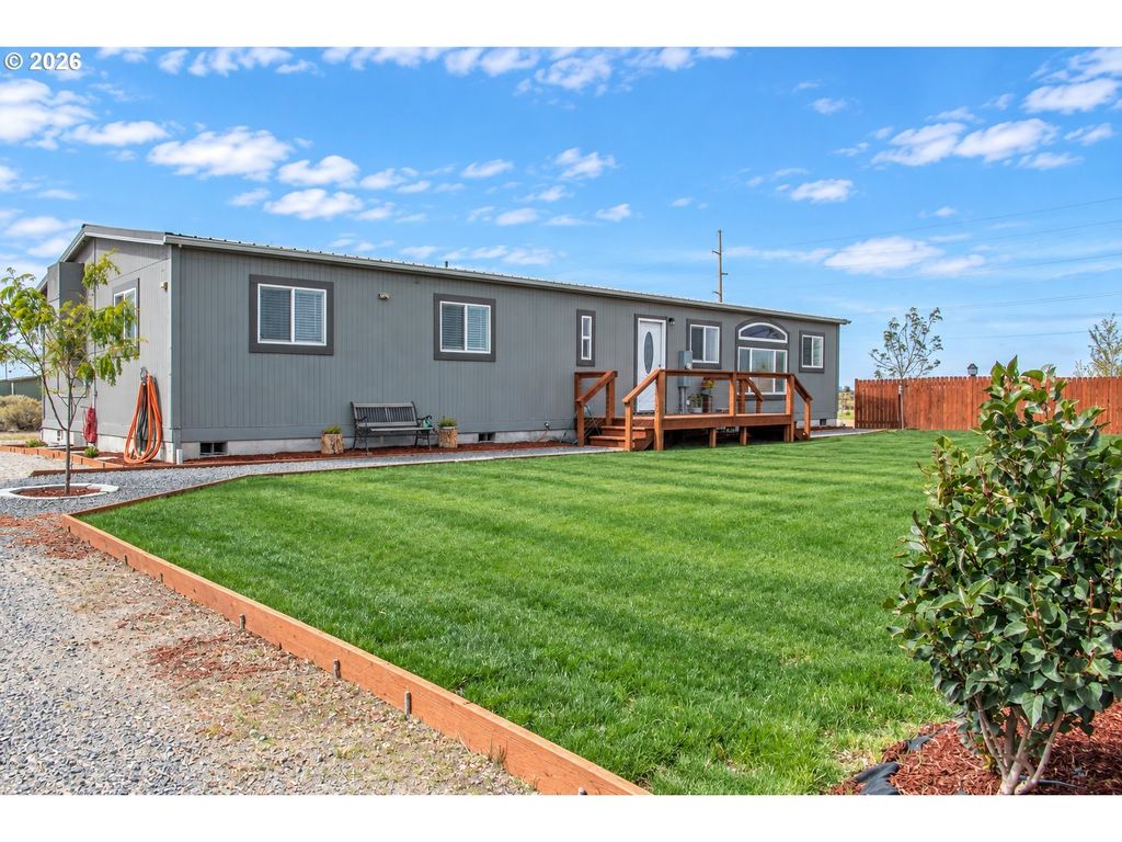 57250 Snowflake Rd, Christmas Valley