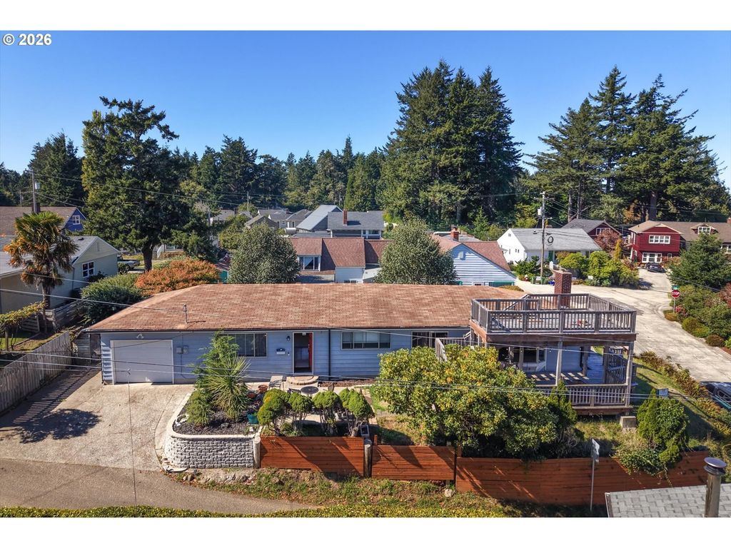 1391 Bayview St, North Bend