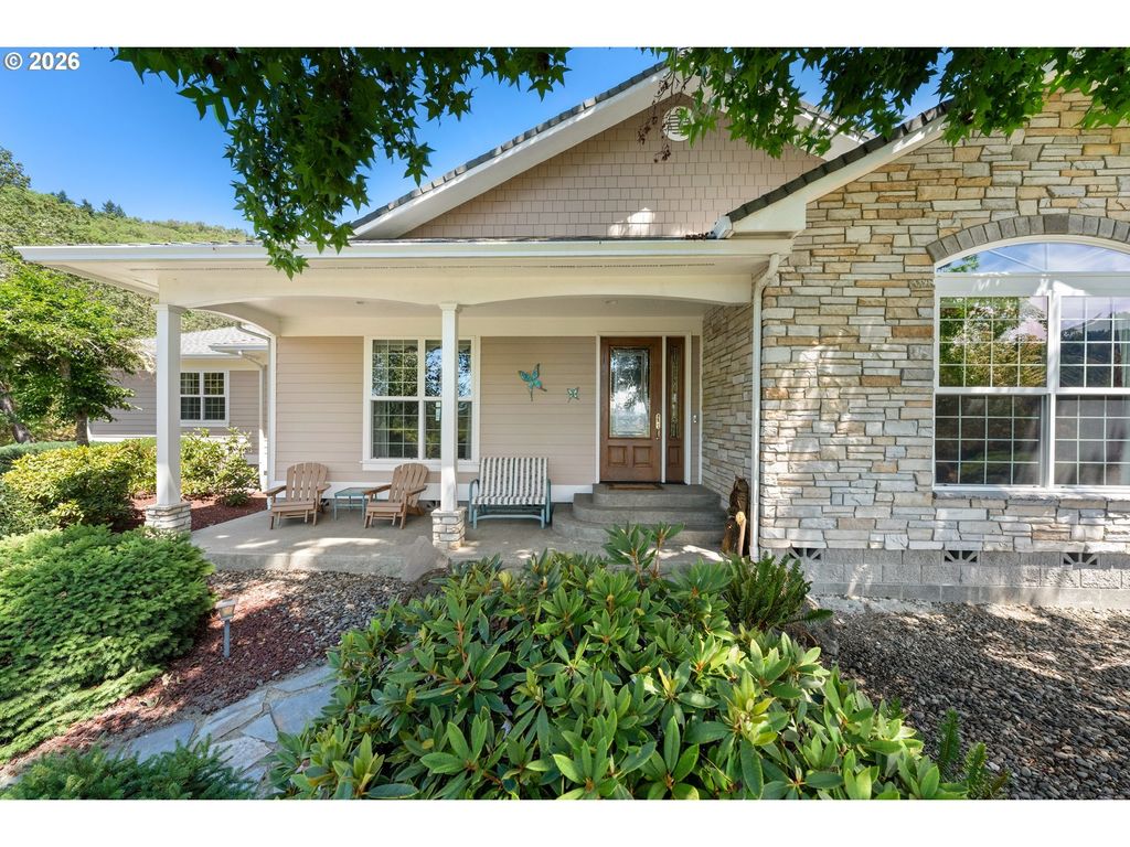 420 Cascara Ln, Roseburg