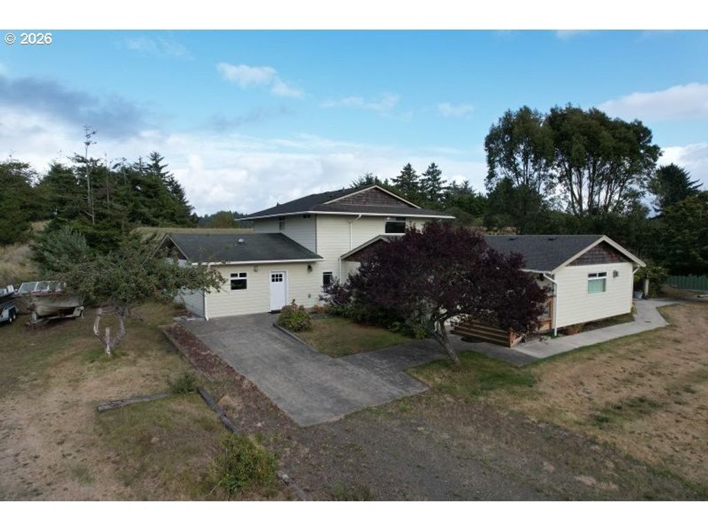 90513 East Rd, Warrenton