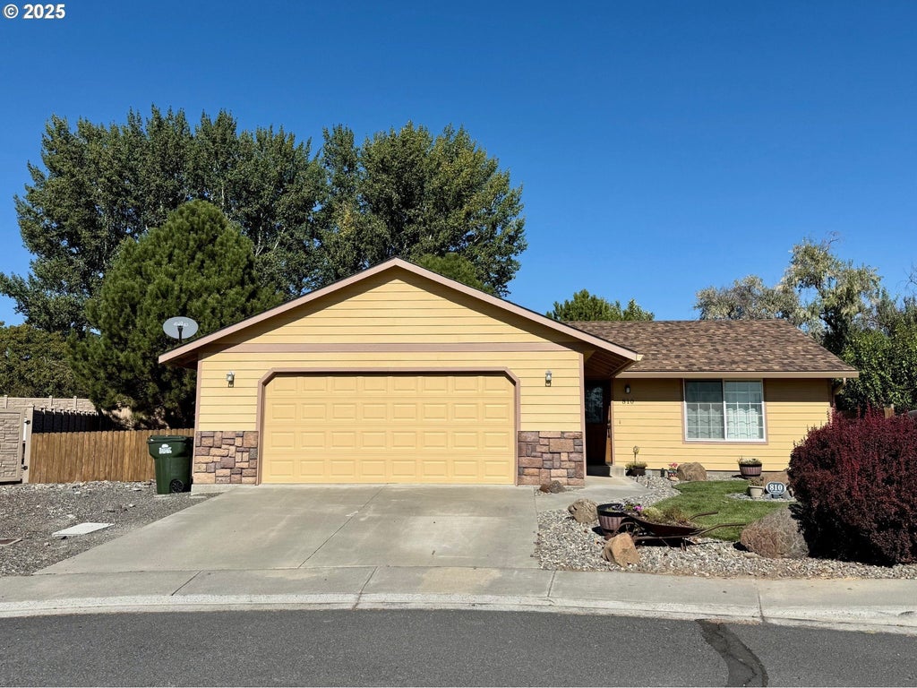 810 N Earl St, Stanfield