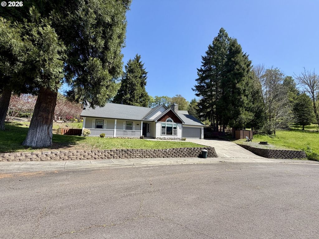 76705 Hazeldell Ct, Oakridge