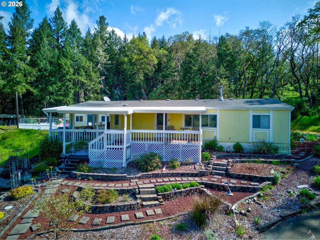 1160 Cleveland Loop Dr, Roseburg