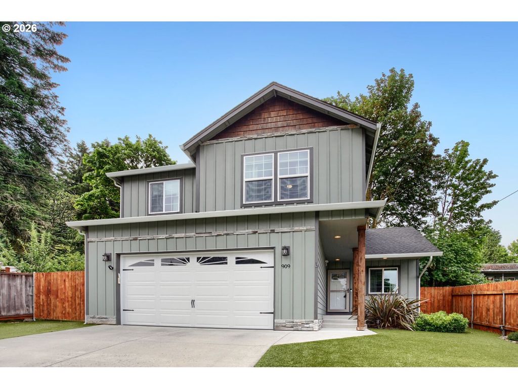 909 Highland St, Ridgefield