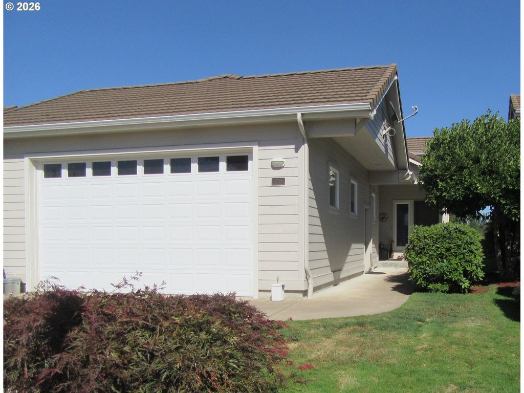 70 Magnolia Dr, Creswell