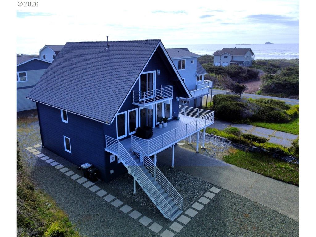 93890 Pebble Pl, Gold Beach