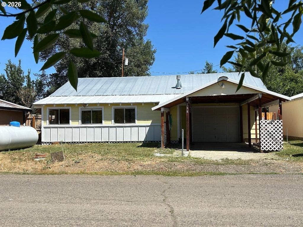 238 Dawson St, Halfway