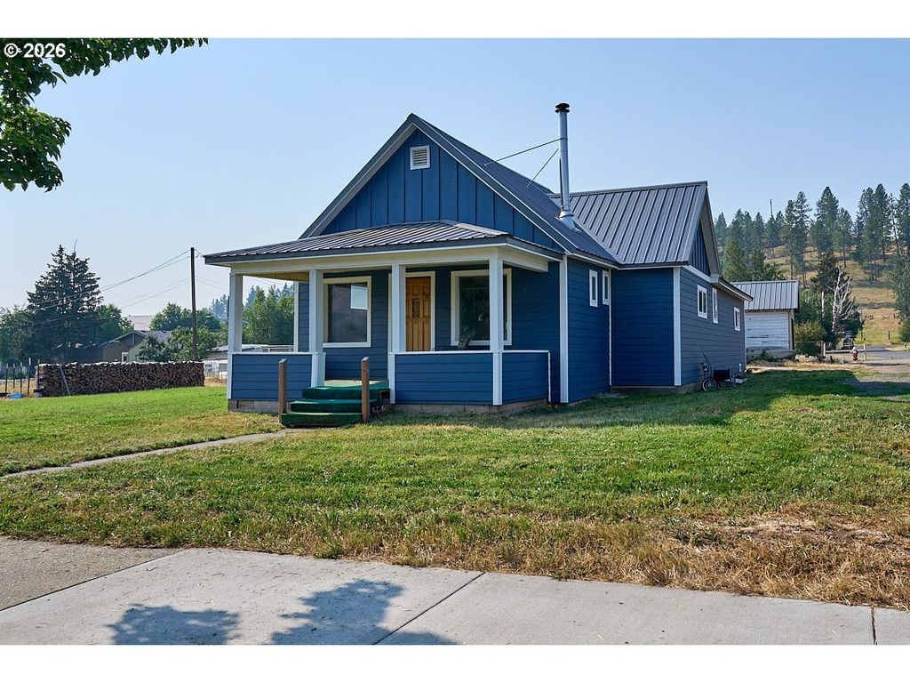 408 W 1st St, Wallowa
