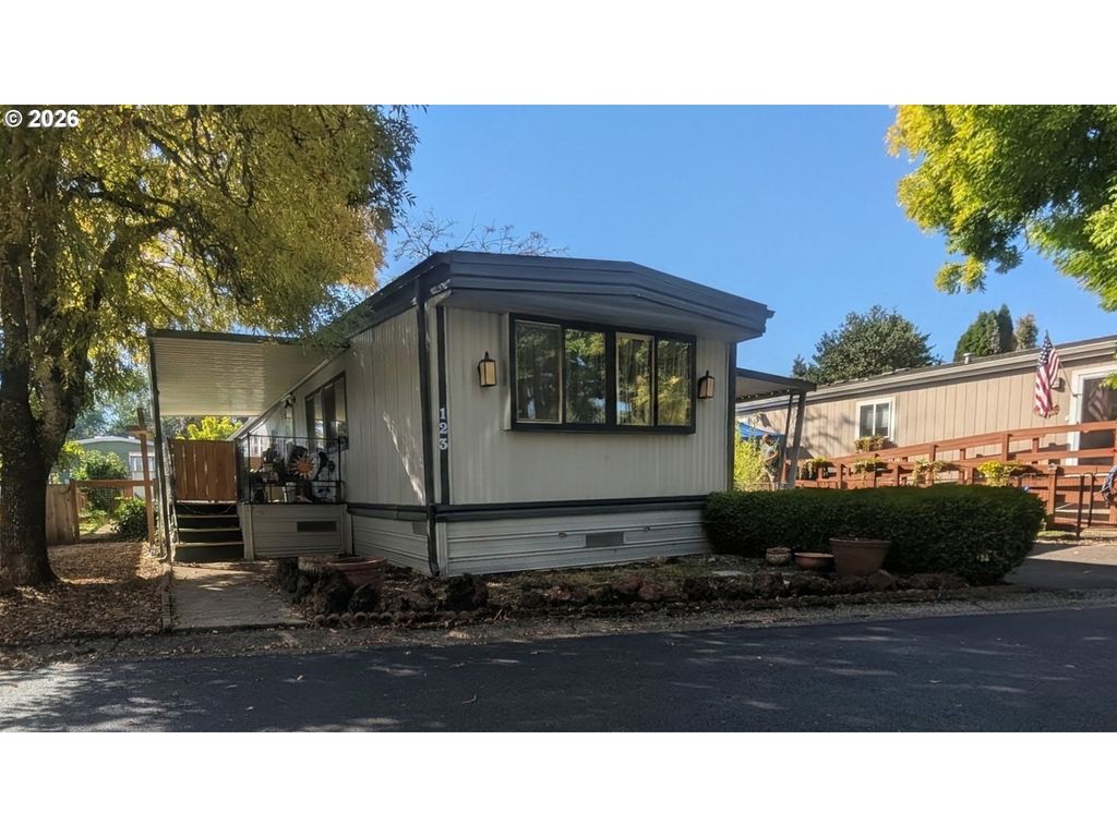 1475 Green Acres Rd 123, Eugene