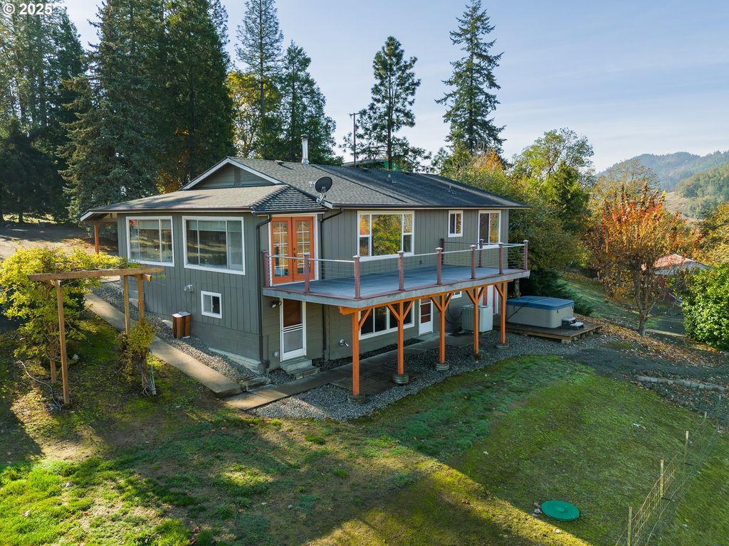 411 Woodland Dr, Winston