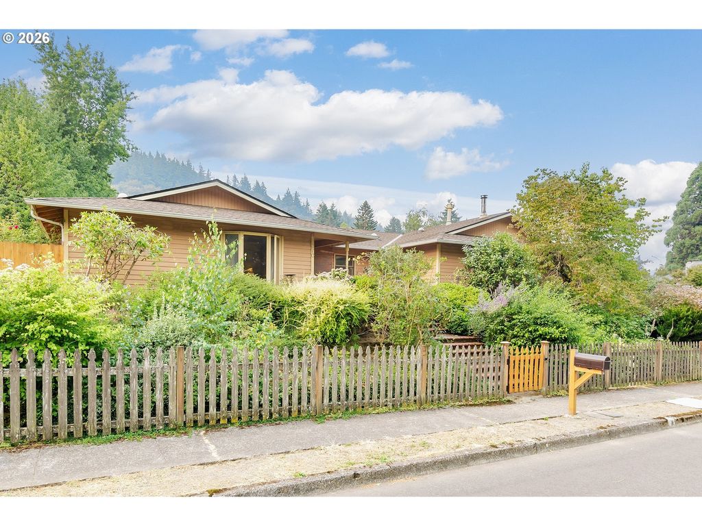 370 Sw 4th St, Gresham