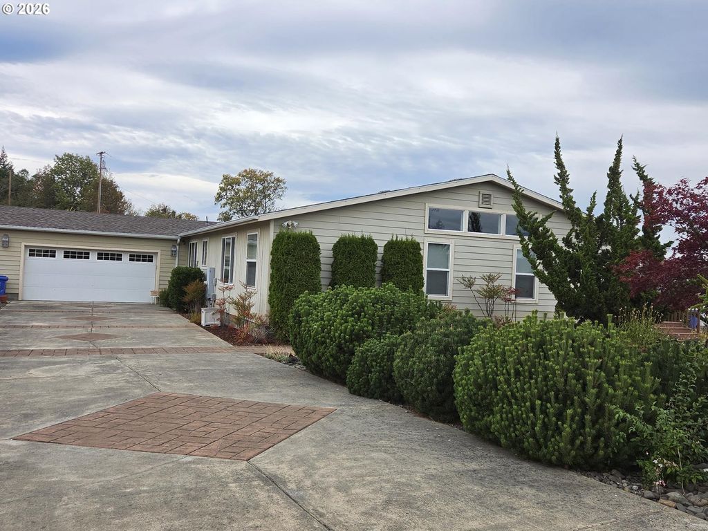 647 Highland Vista Ln, Roseburg