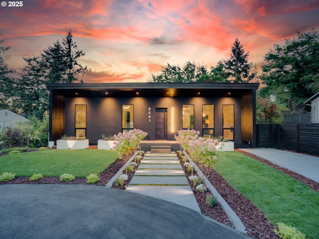 9541 Sw 62nd Dr, Portland