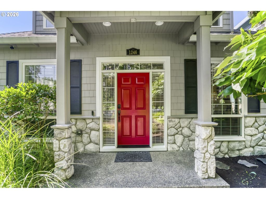 1246 Ne Parks Edge Cir, Hillsboro
