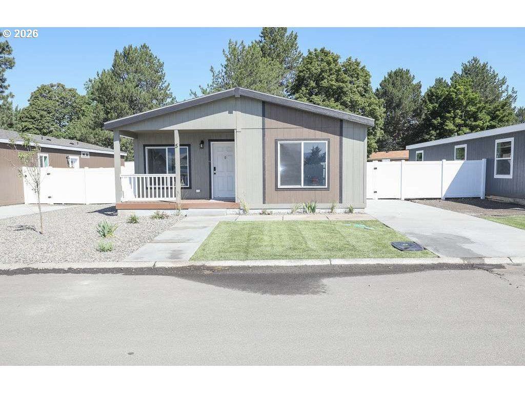 3111 E Q Ave 5, La Grande