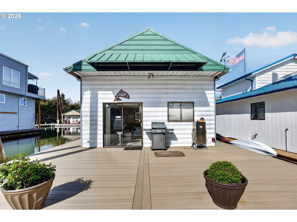 19609 Ne Marine Dr D3, Portland