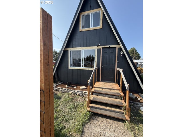 Listing photo for 112 E State St, Ukiah, OR