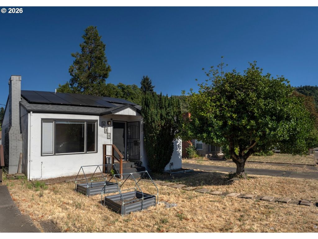 631 W Union St, Roseburg