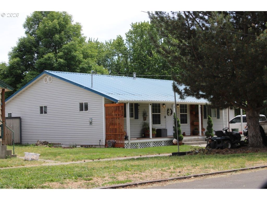 335 N 4th St, Athena