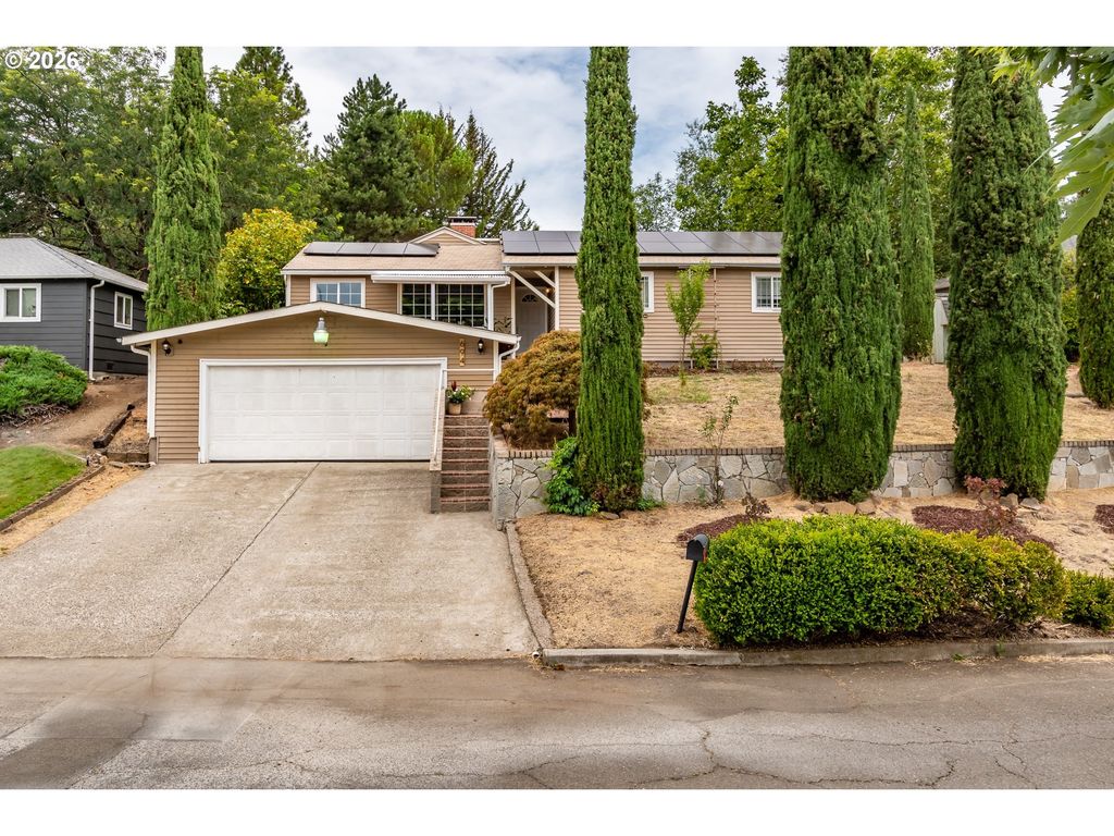 694 Ne Knoll Ave, Roseburg