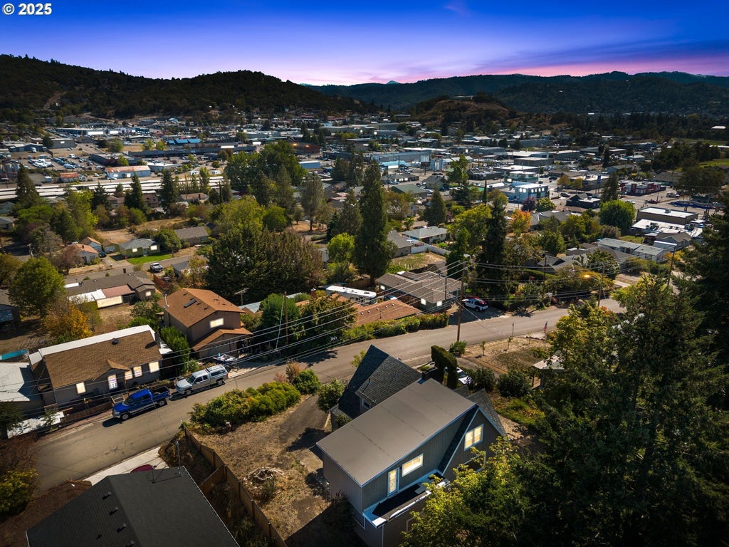 1548 Nw Eden St, Roseburg