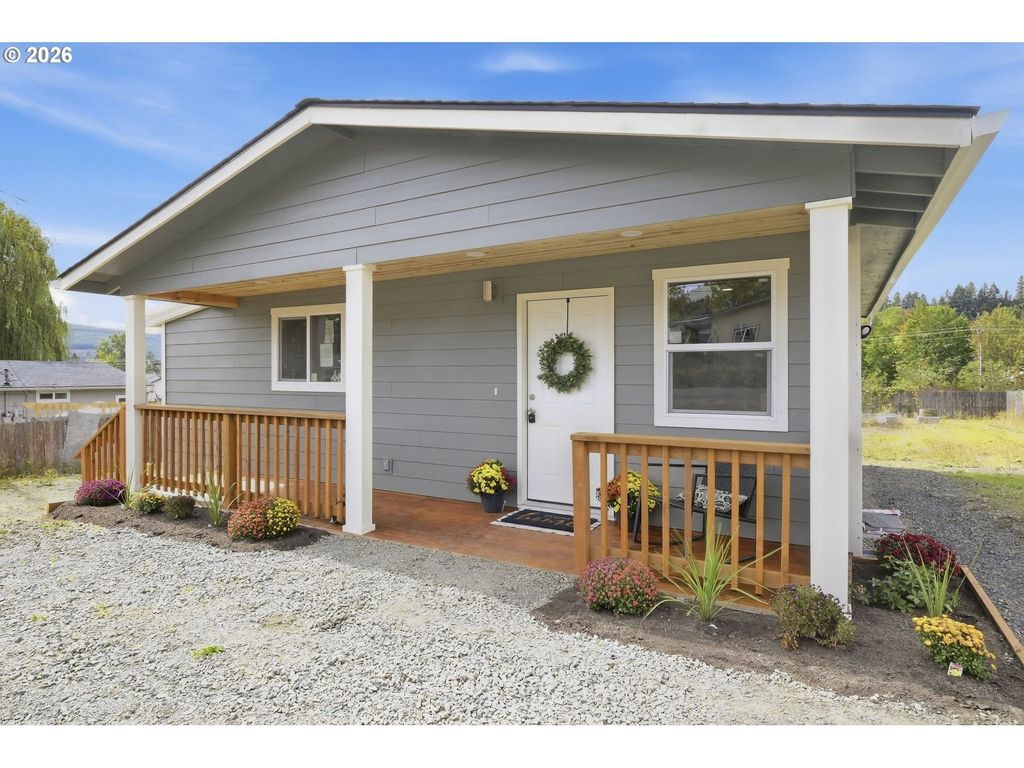 481 N D St, Lowell