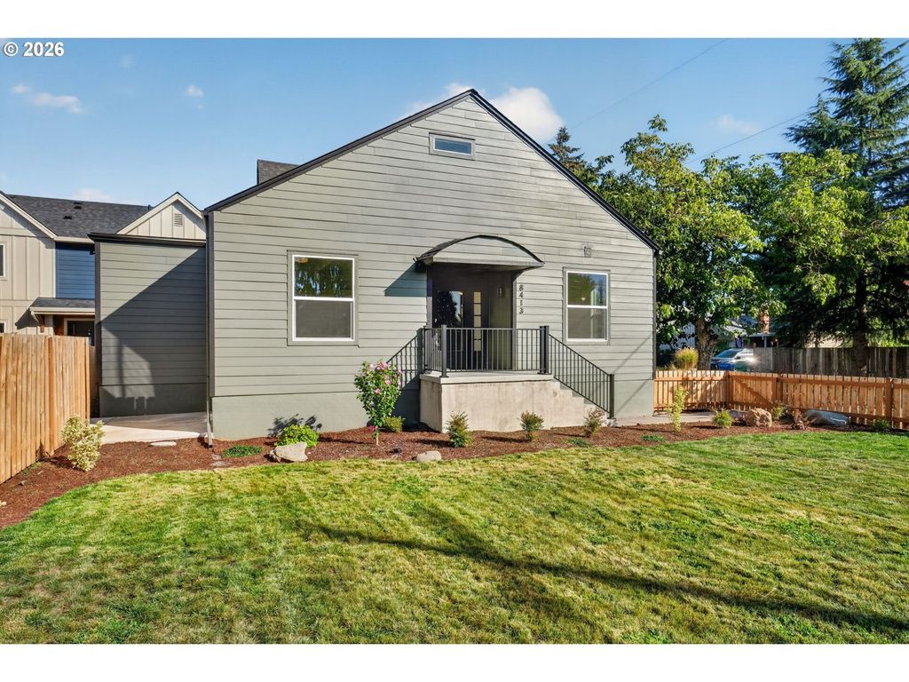 8413 Ne Hassalo St, Portland